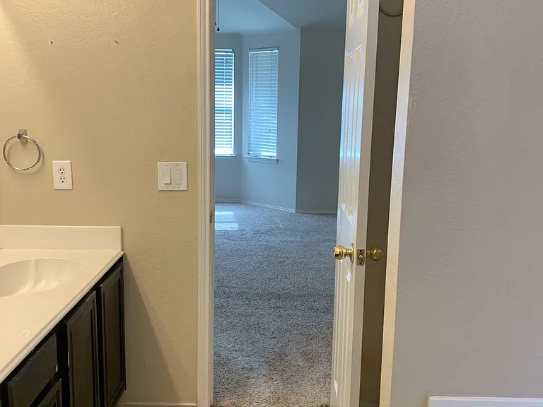 208 N Rolling Meadows Dr — Photo 15