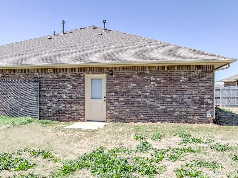 114 Ashley Dr — Photo 21
