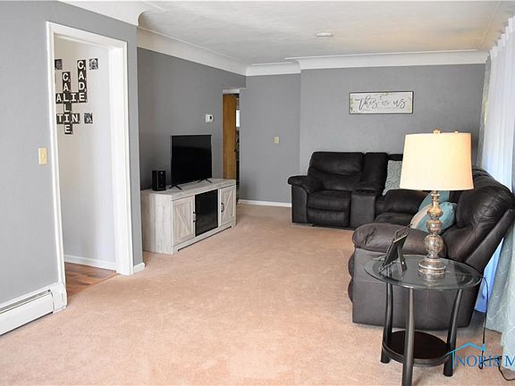5th image of 611 Holly Dr