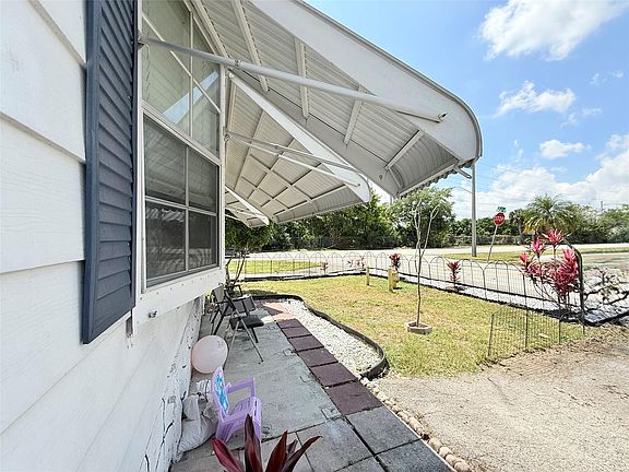 2nd image of 5310 SW 22nd Avenue