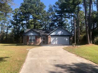 102 Overlook Ct, Raeford, NC 28376