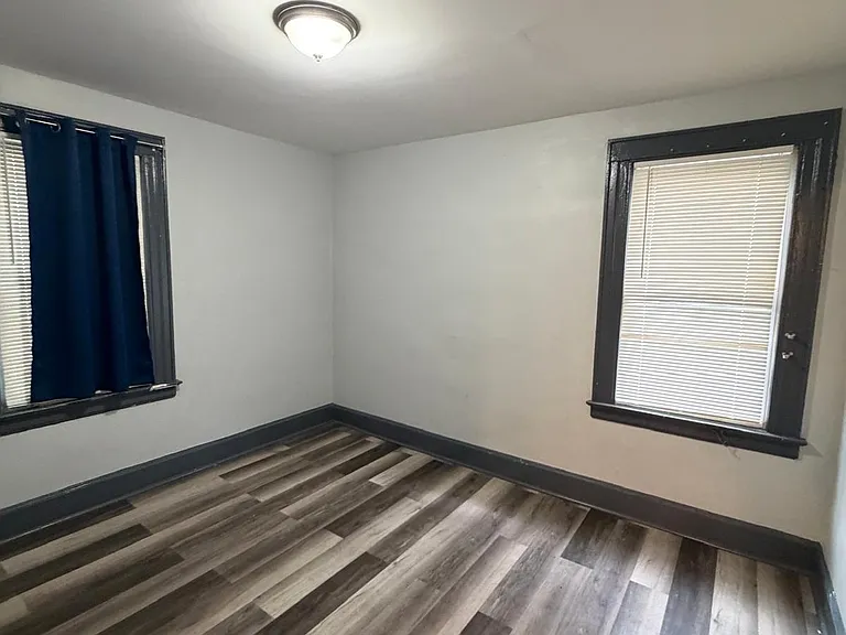875 S 20th St #2F — Photo 2