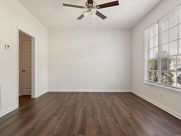 5th image of 7504 Spencer Ln