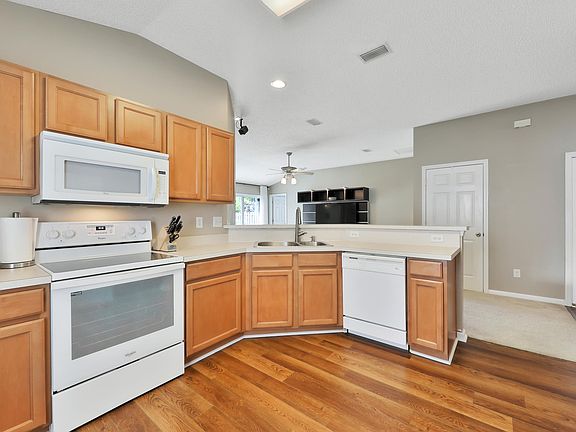 5th image of 14478 Woodfield Cir S