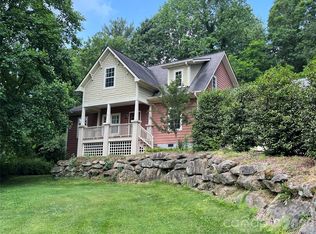 508 Fairway Dr, Hendersonville, NC 28739