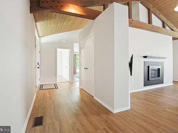 5th image of 4143 Elizabeth Ln