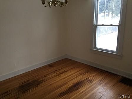 4th image of 413 W 3rd St S
