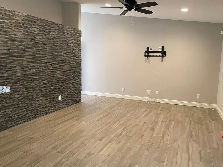 128 Elmtree Dr — Photo 5