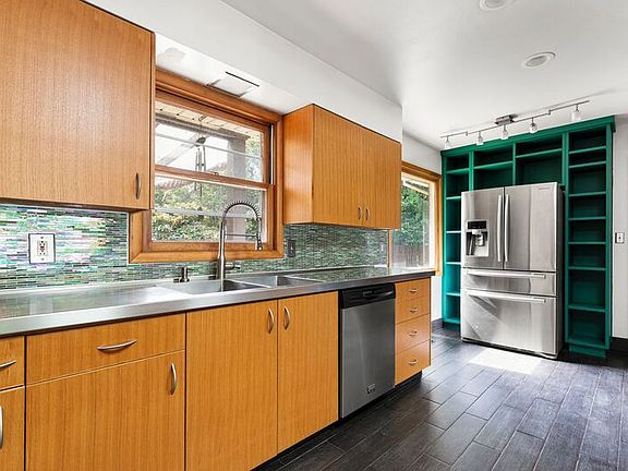 2nd image of 2948 SE Sherrett St
