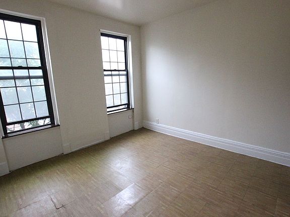 3rd image of 52 Irving Ave APT 2R