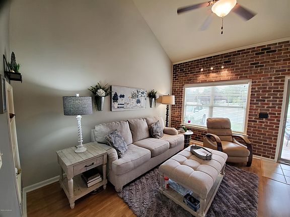 5th image of 10103 Spruce Grove Dr