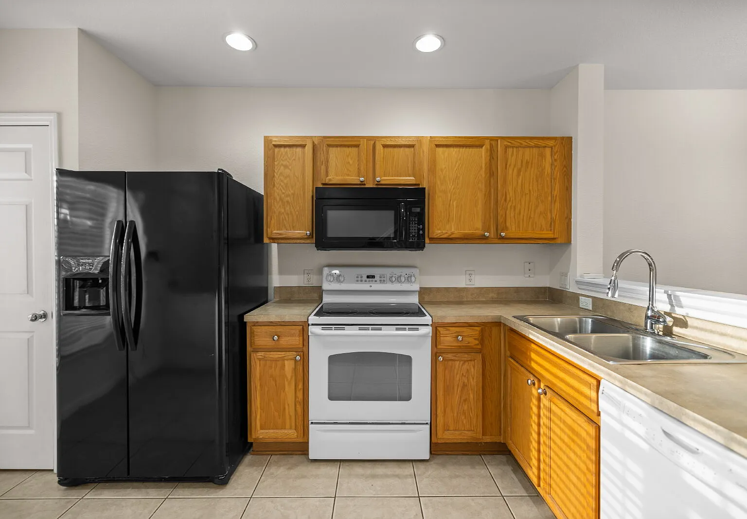 2 bed, 2.5 bath, 1148 sqft, $1,395 — Photo 3
