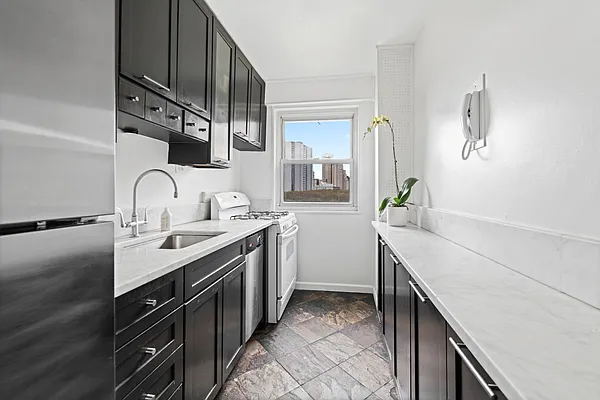 Sold by Compass | media 3