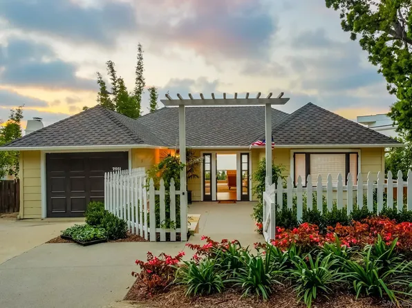 7661 Hillside Dr, La Jolla, CA 92037