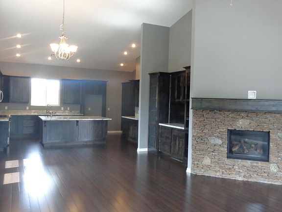 4th image of 725 W Old Territory Trl
