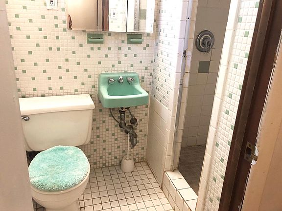5th image of 6120 185th St Fl 1