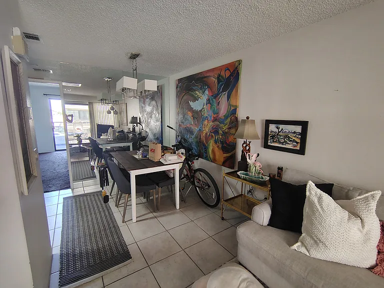 467 S Calle El Segundo #D2 — Photo 2