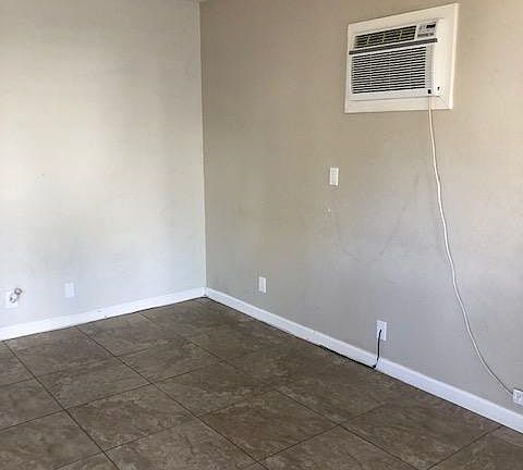 3rd image of 115 W 8th St #1/2