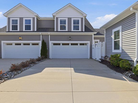 These photos are representative of this floor plan, but all options may not be available in every co