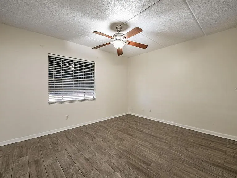 120 S Church Ave #101 — Photo 14