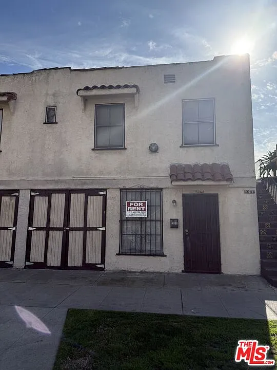 2 bed, 1.0 bath, 1200 sqft, $2,600 — Photo 2