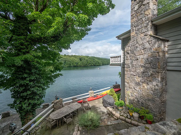 25 Terrace Dr — Photo 6