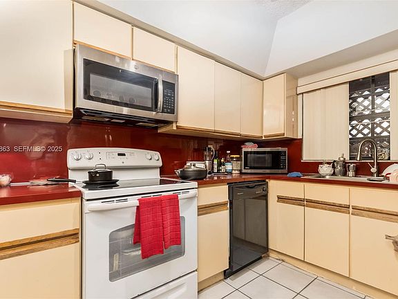 5th image of 2740 SW 23rd St