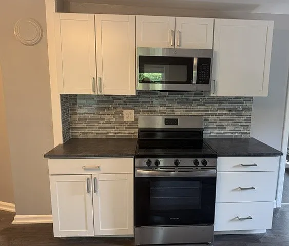 384 Norwich Ave — Photo 2
