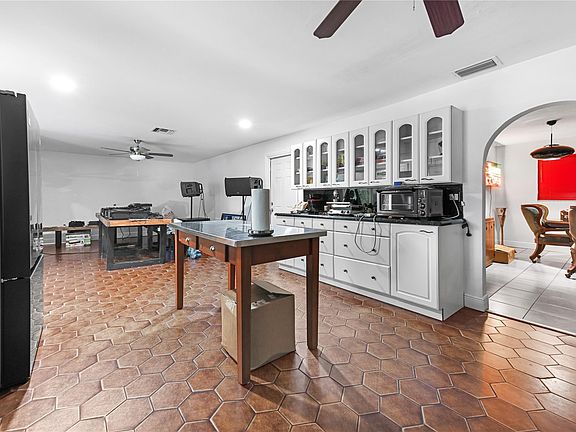 5th image of 8421 Pioneer Road