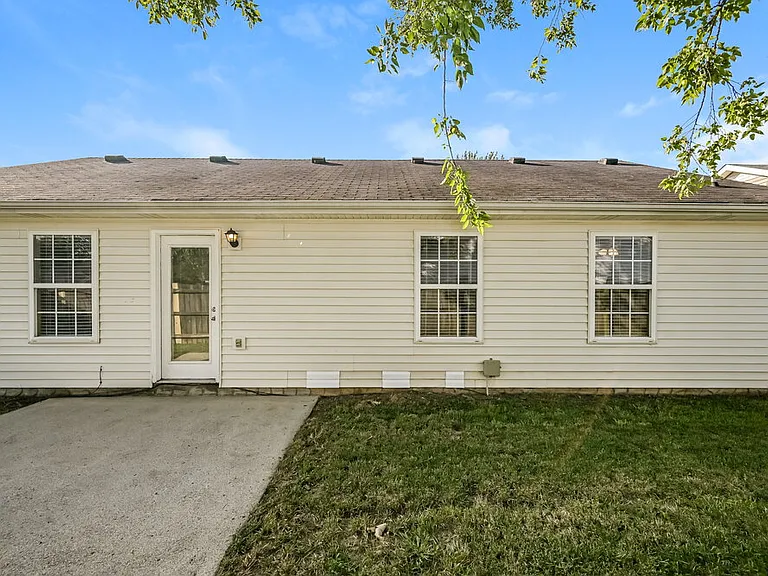 1147 Melvin Dr — Photo 15