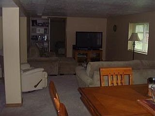 5th image of 166 Stratford Ave