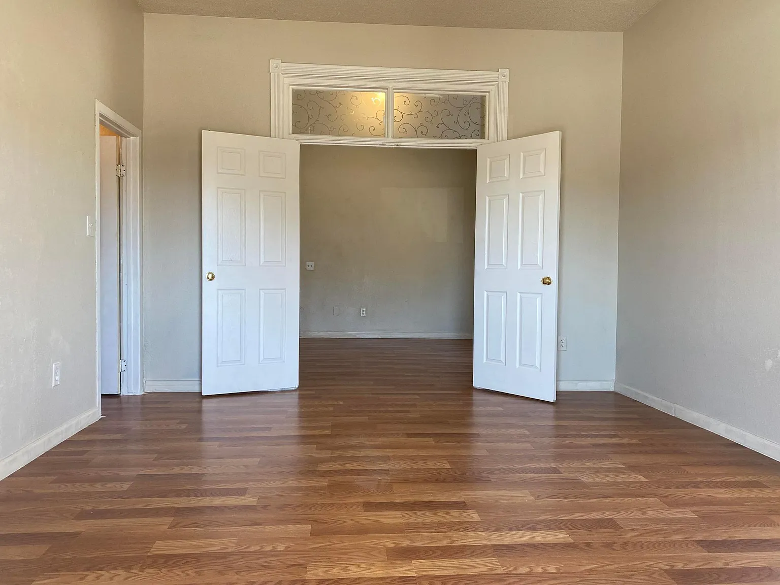924 W 2nd St — Photo 3