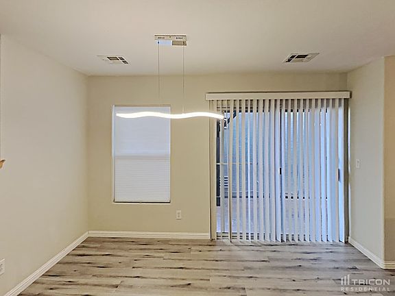 4th image of 549 Mayfair Walk Ave