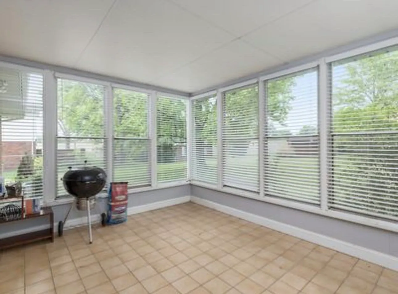 4 bed, 1176 sqft, $2,430 — Photo 4