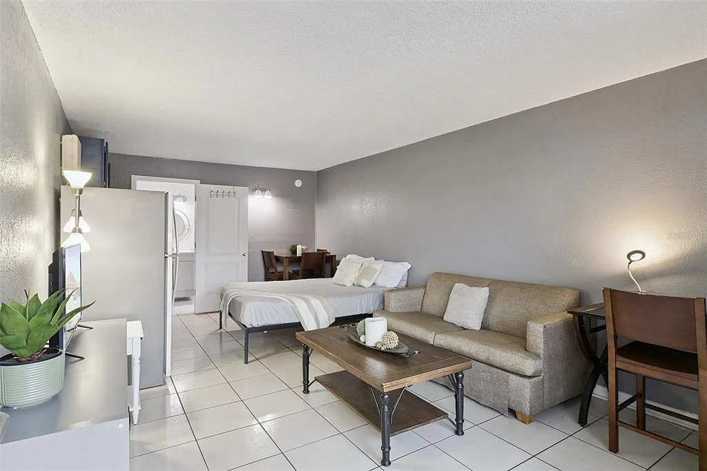 1 bed, 1.0 bath, 300 sqft, $875 — Photo 4