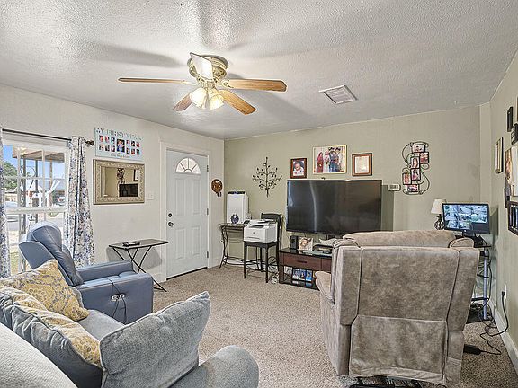 4th image of 2303 Carl St