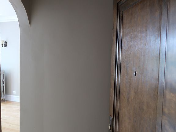 3rd image of 6335 N Greenview Ave #2