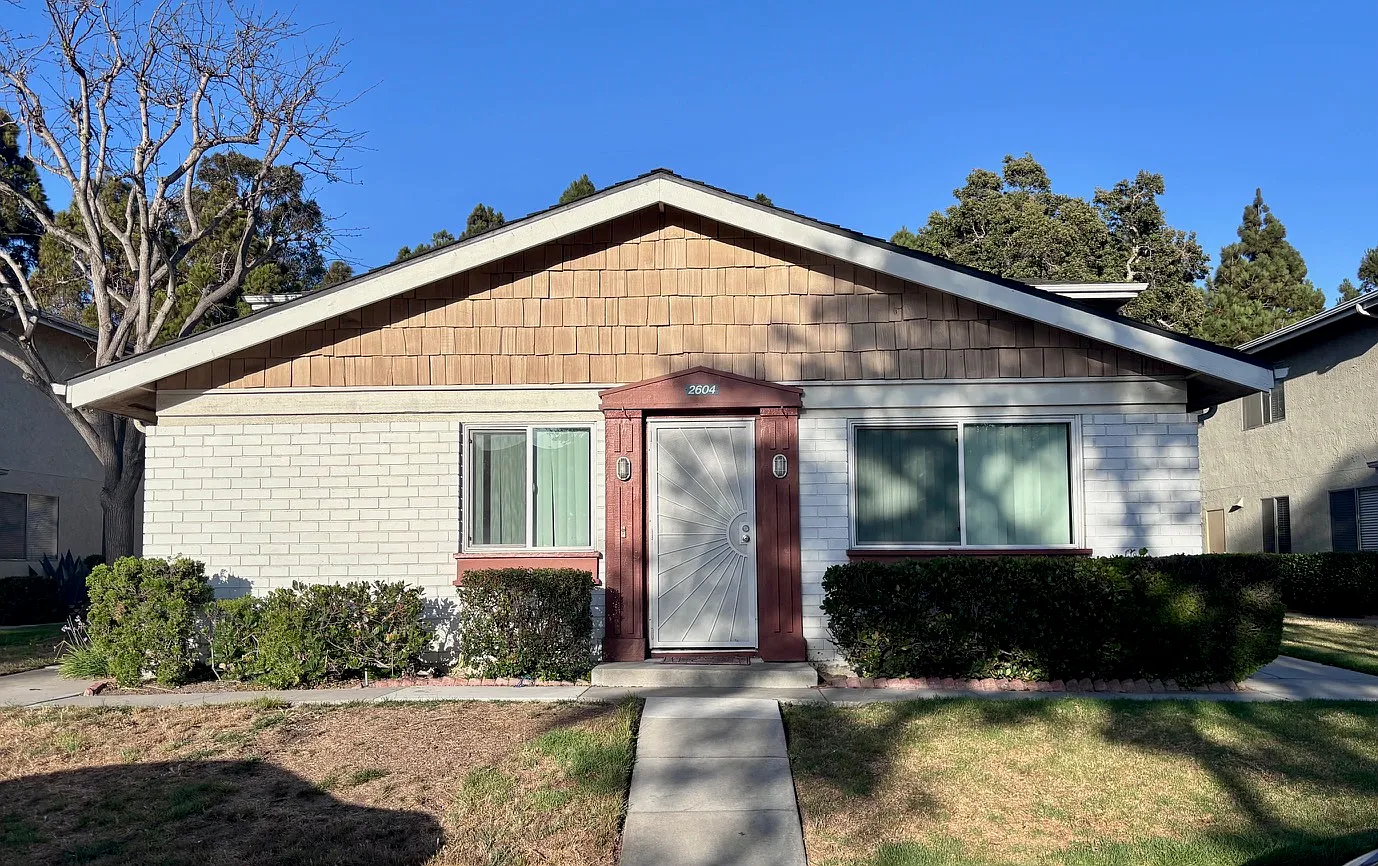 2 bed, 806 sqft, $2,495 — Photo 1