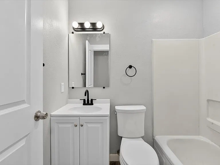 759 Howland Ave #B — Photo 11