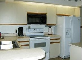 4th image of 1227 Country Club Dr