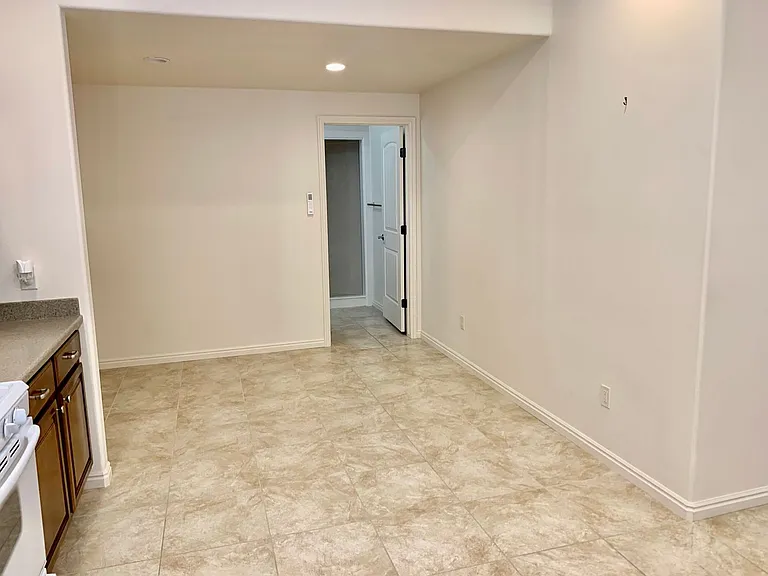 2276 E Greystone Dr — Photo 11