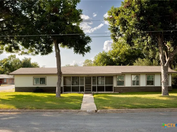 811 Nixon St, Lockhart, TX 78644