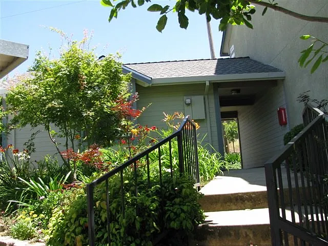 Sutter Hills Apartments — Photo 1