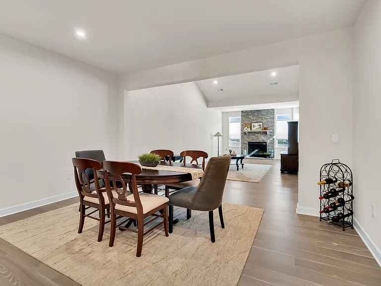 116 S Durham Dr — Photo 10