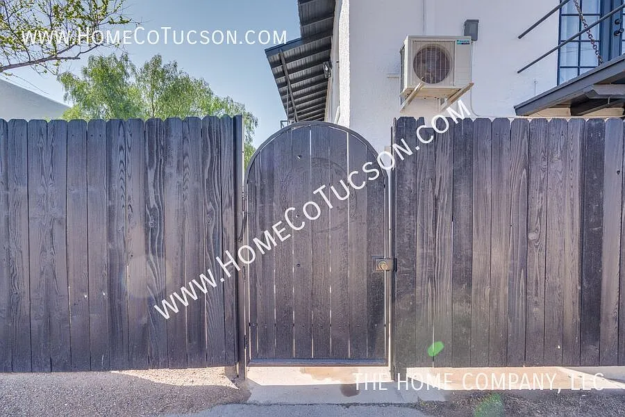 940 E Florita Street - UNIT 2 Remodeled one bedroom near UofA — Photo 4