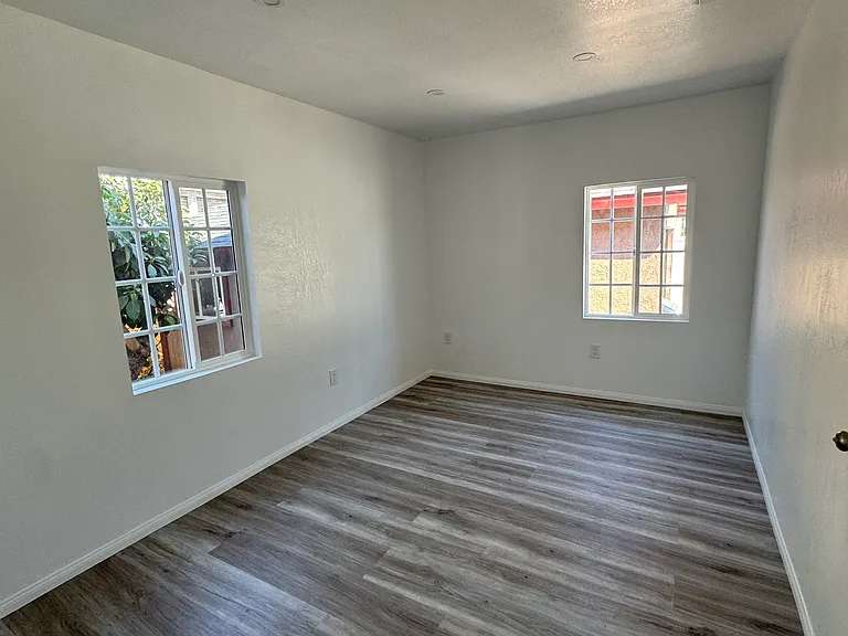 2609 W Avenue 31 — Photo 6