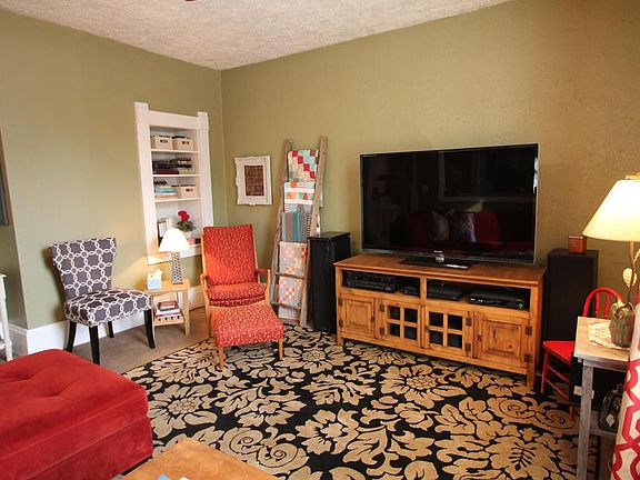 3rd image of 301 E Broadway St APT 2
