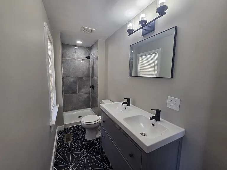 Master bedroom bathroom