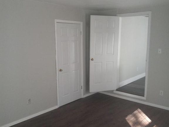 3rd image of 206 S A St