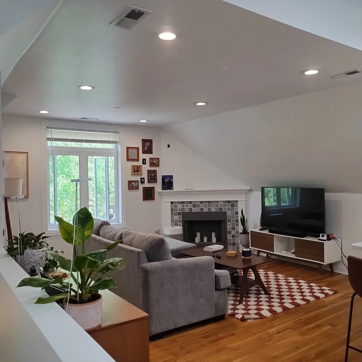 Building Photo - 2045 W Cortland St #3